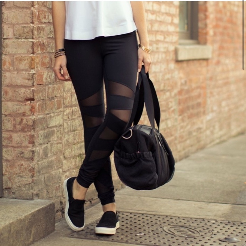 Lululemon Wunder Under Leggings Black Tech Mesh Cutouts Size 4 Pants Full Length